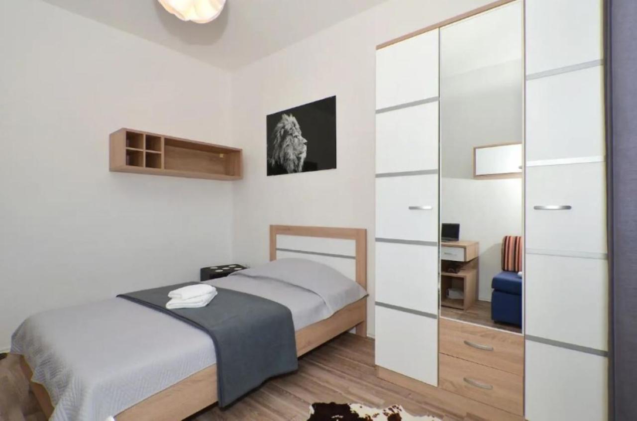 Apartments Villa Golden View トロギール エクステリア 写真
